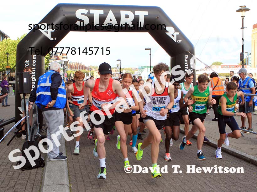 Junior 3k, 2024 Quayside 5k Road Race, Newcastle/Gateshead.  Photo: David T. Hewitson/Sports for All Pics